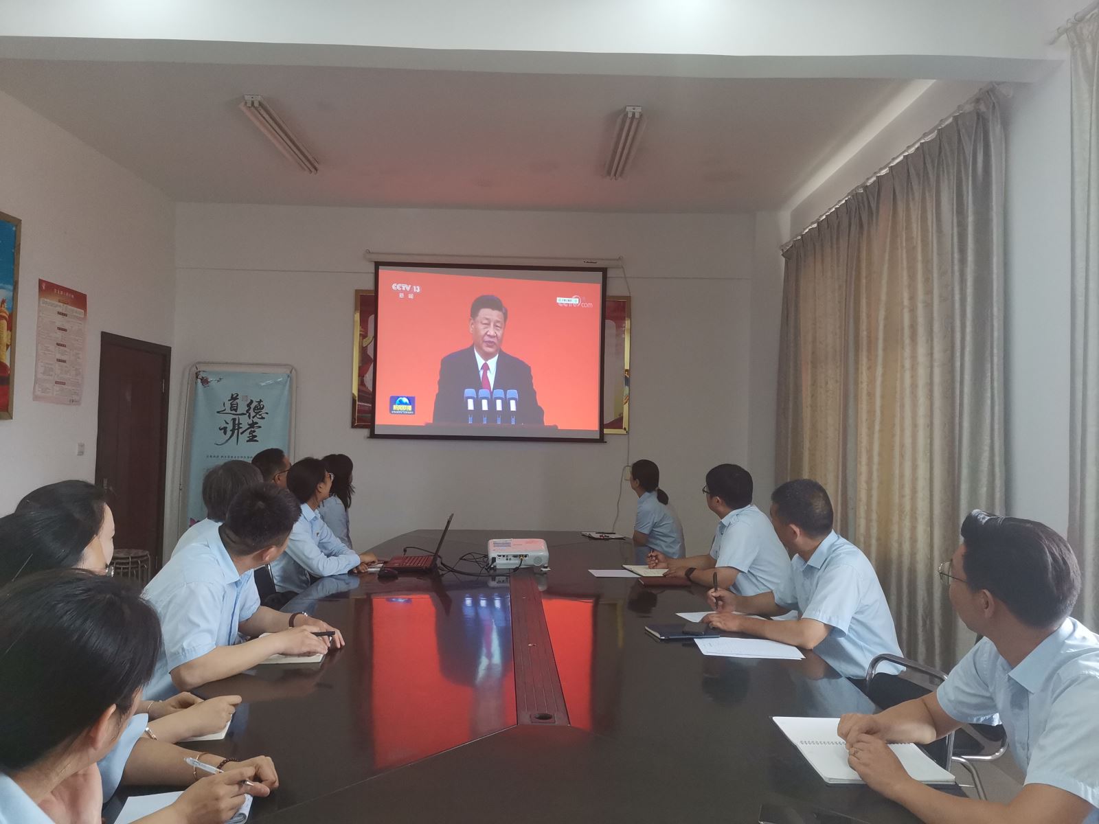 公交集团公交事业二部组织广大党员干部职工观看庆祝中国共产党成立100周年“七一”勋章表彰大会
