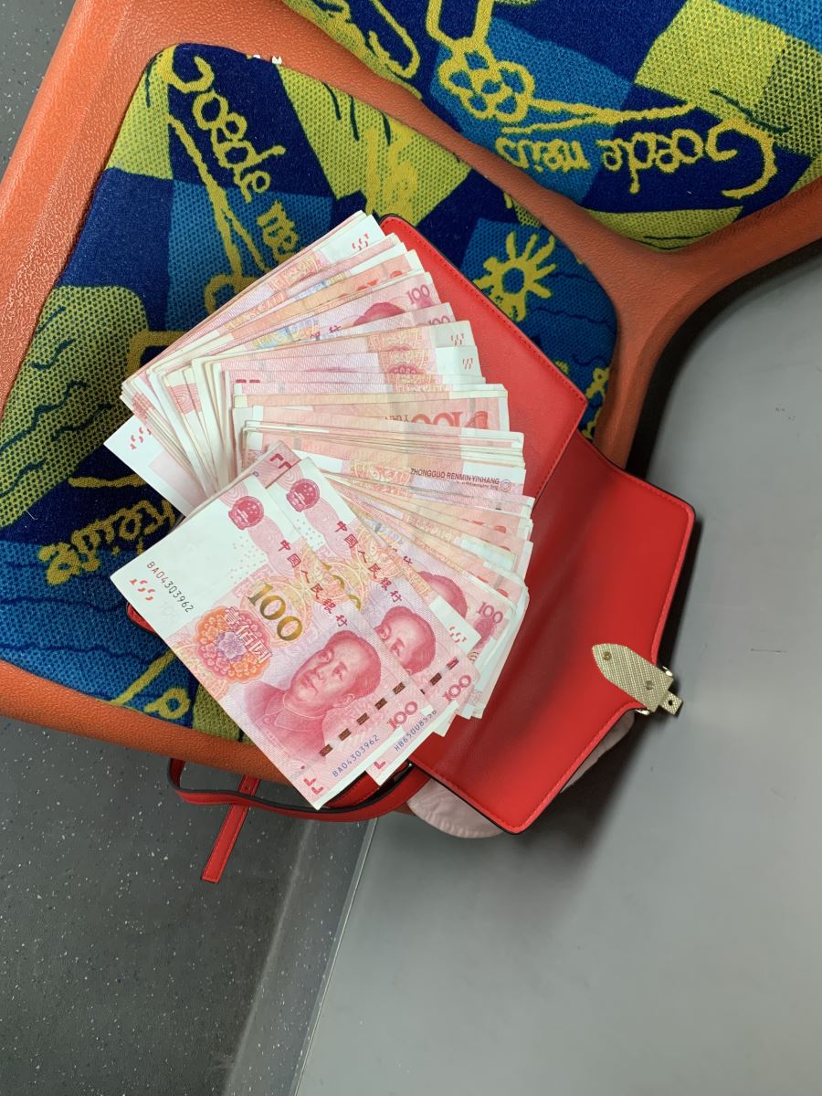 点赞！公交集团驾驶员拾到万元现金不心动