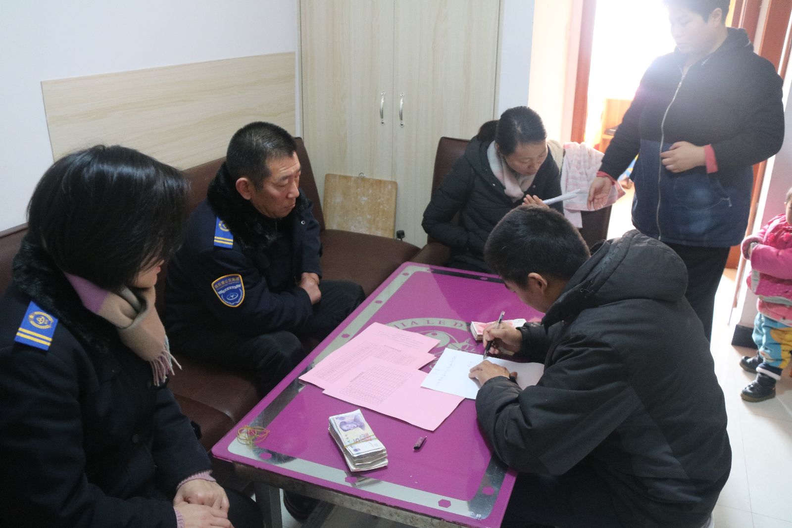 公交集团快速公司职工为患病驾驶员周作伟爱心捐款