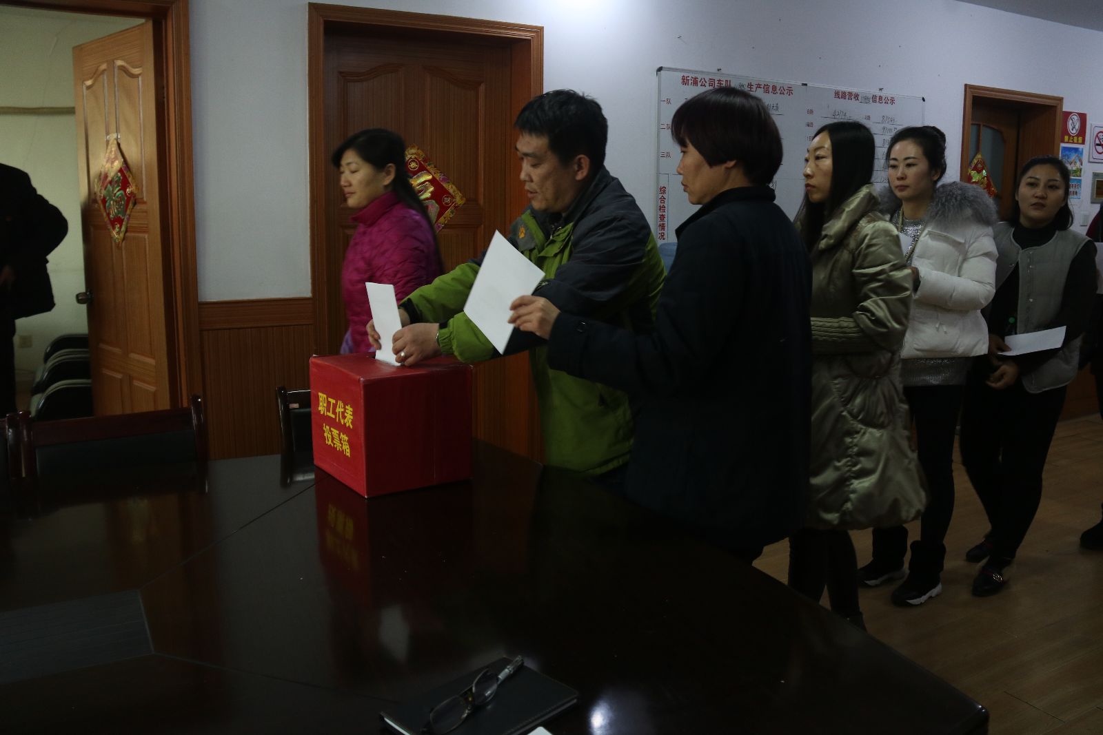 公交新浦公司开展公交集团一届一次职工代表大会代表选举工作