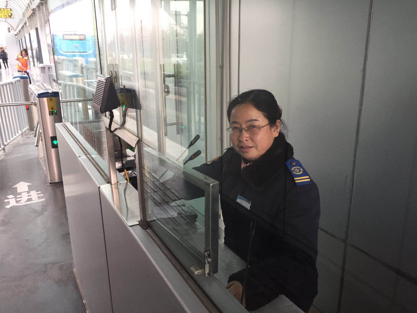 用微笑微暖站台每位乘客的心