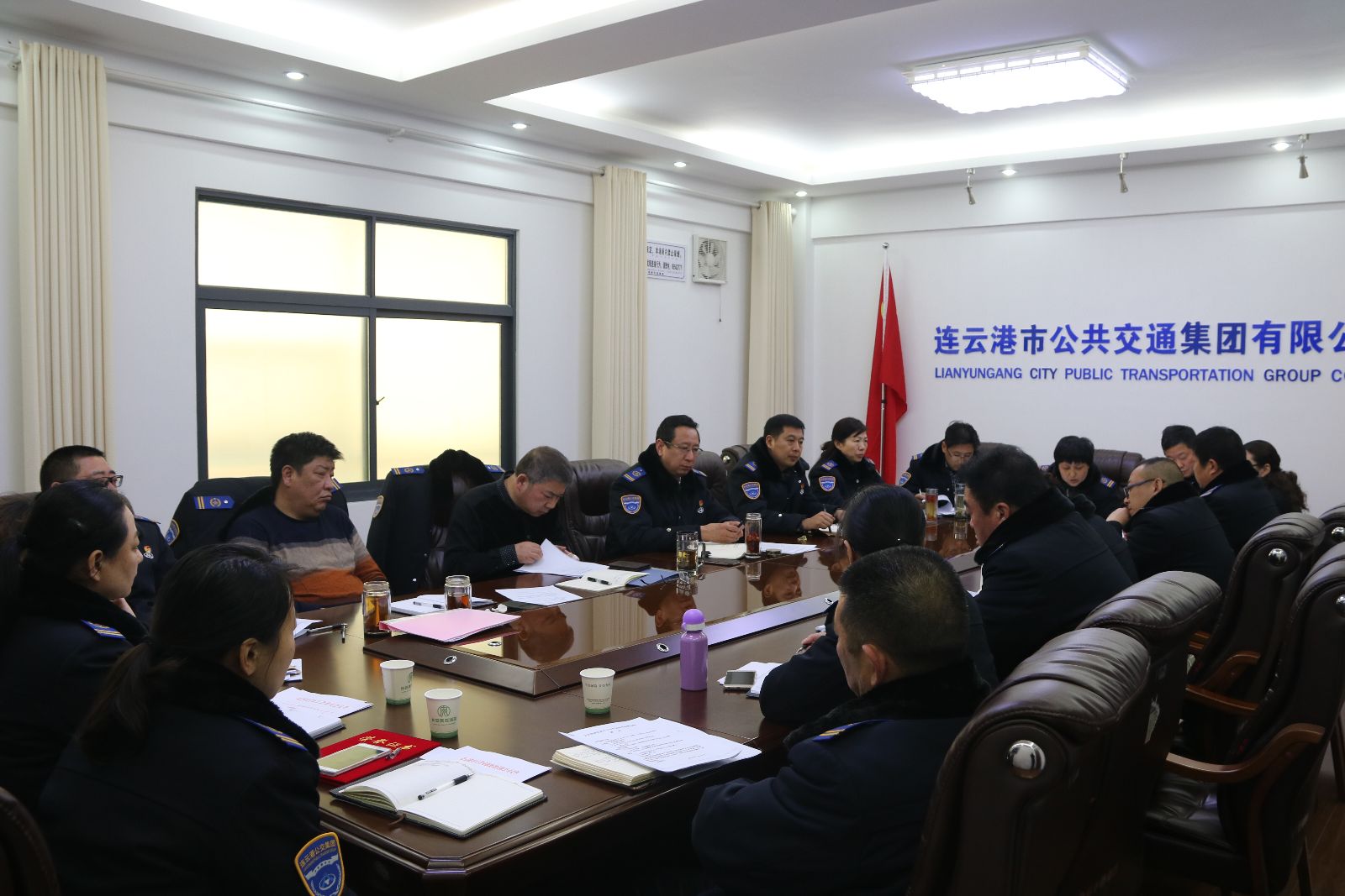 公交集团召开支部书记例会
