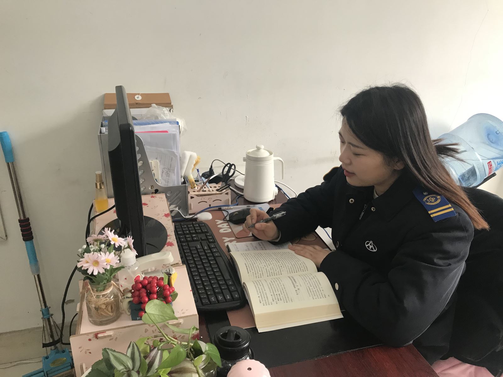 用责任和担当树立港城公交新形象