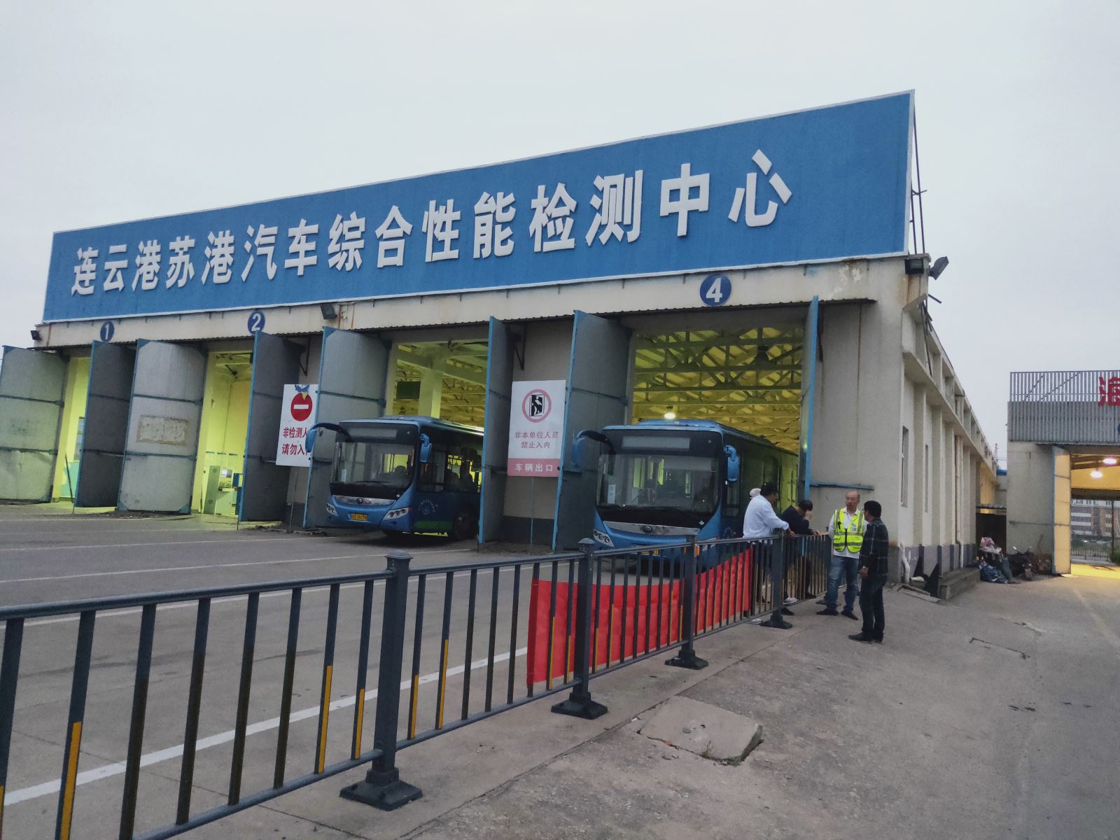 公交集团机务技术事业部开展车辆年审工作