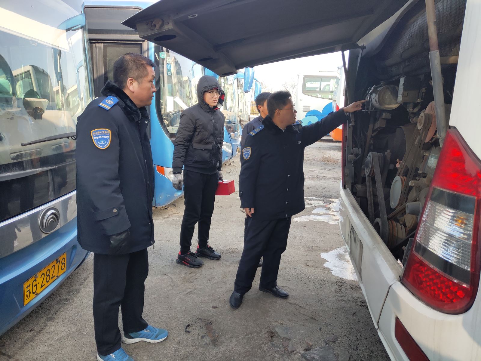 公交集团机务技术事业部开展待运营车辆检查工作