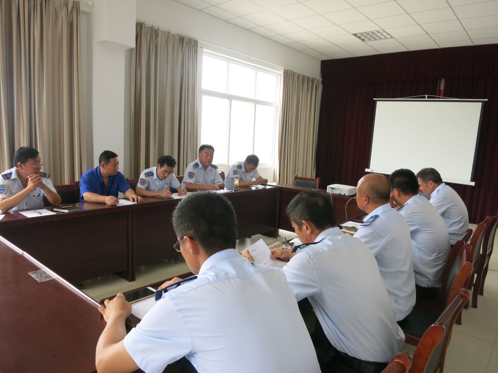 旗帜鲜明讲政治 勇于担当做贡献