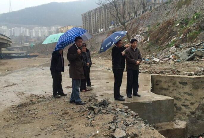 集团领导考察公交连云古镇回车场建设