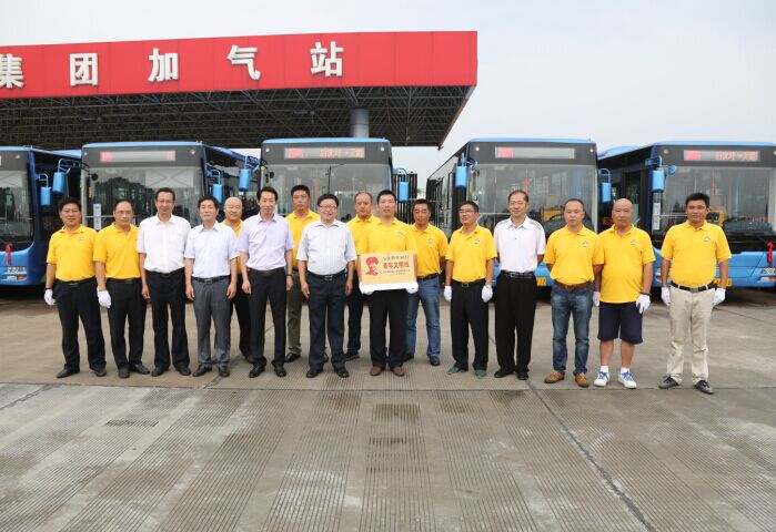 新浦公司20路获授“与雷锋车同行青年文明线”