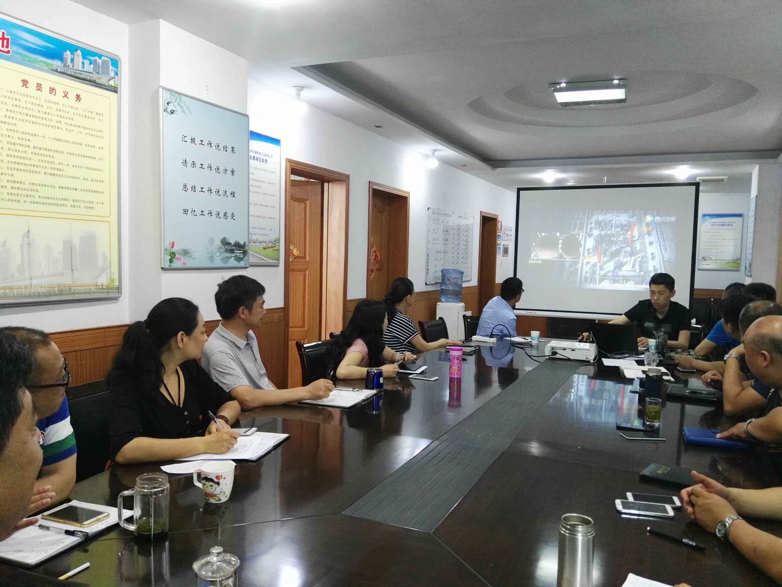 公交新浦公司召开安全教育专题会