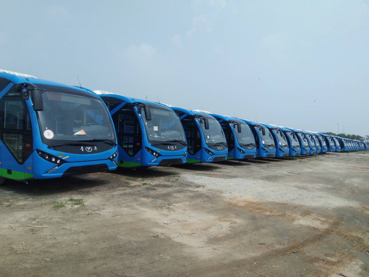 只为给你更好的出行体验---公交集团百台新能源客车加班加点忙上牌