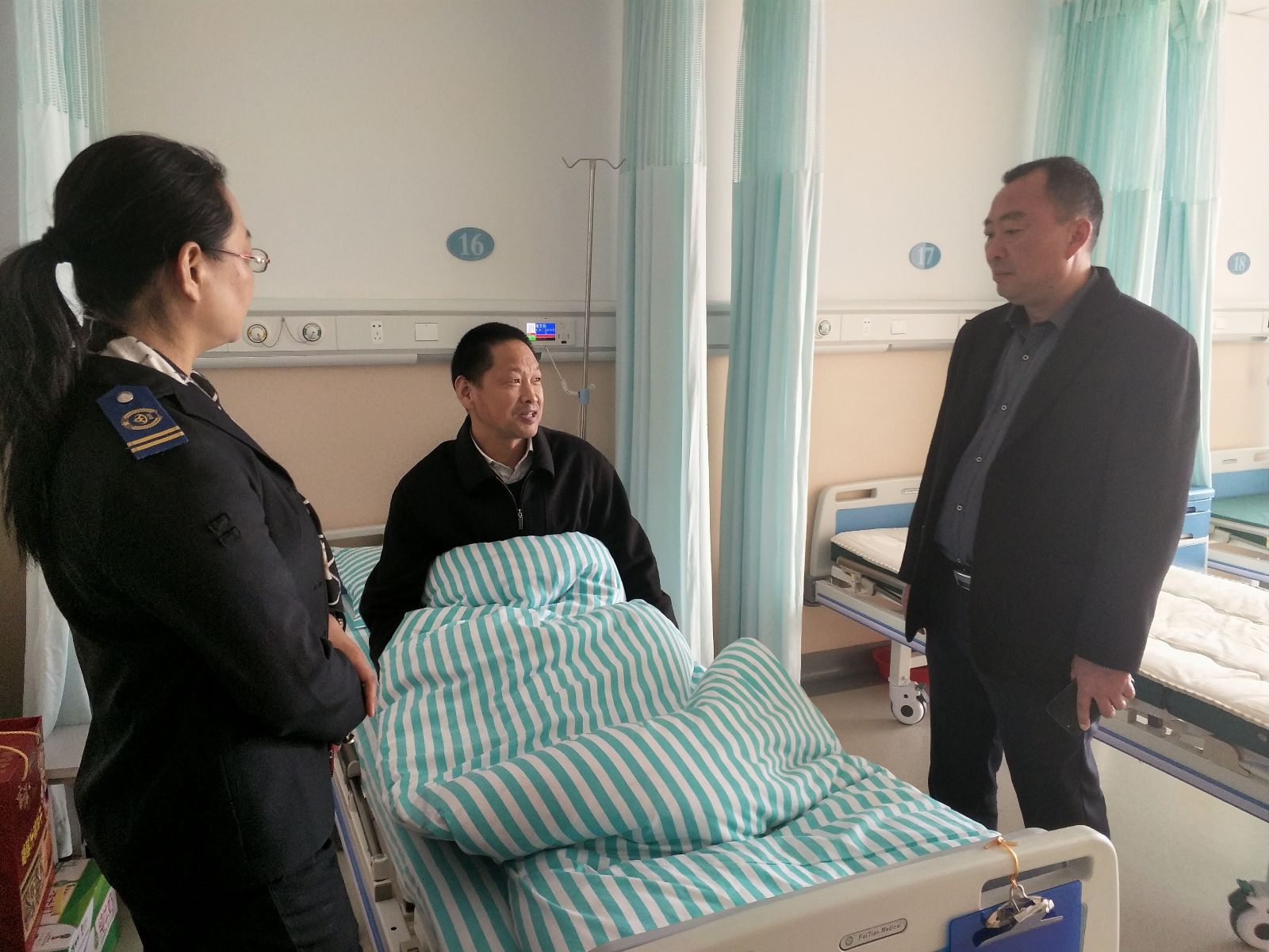 公交集团海通公交公司党总支慰问生病职工
