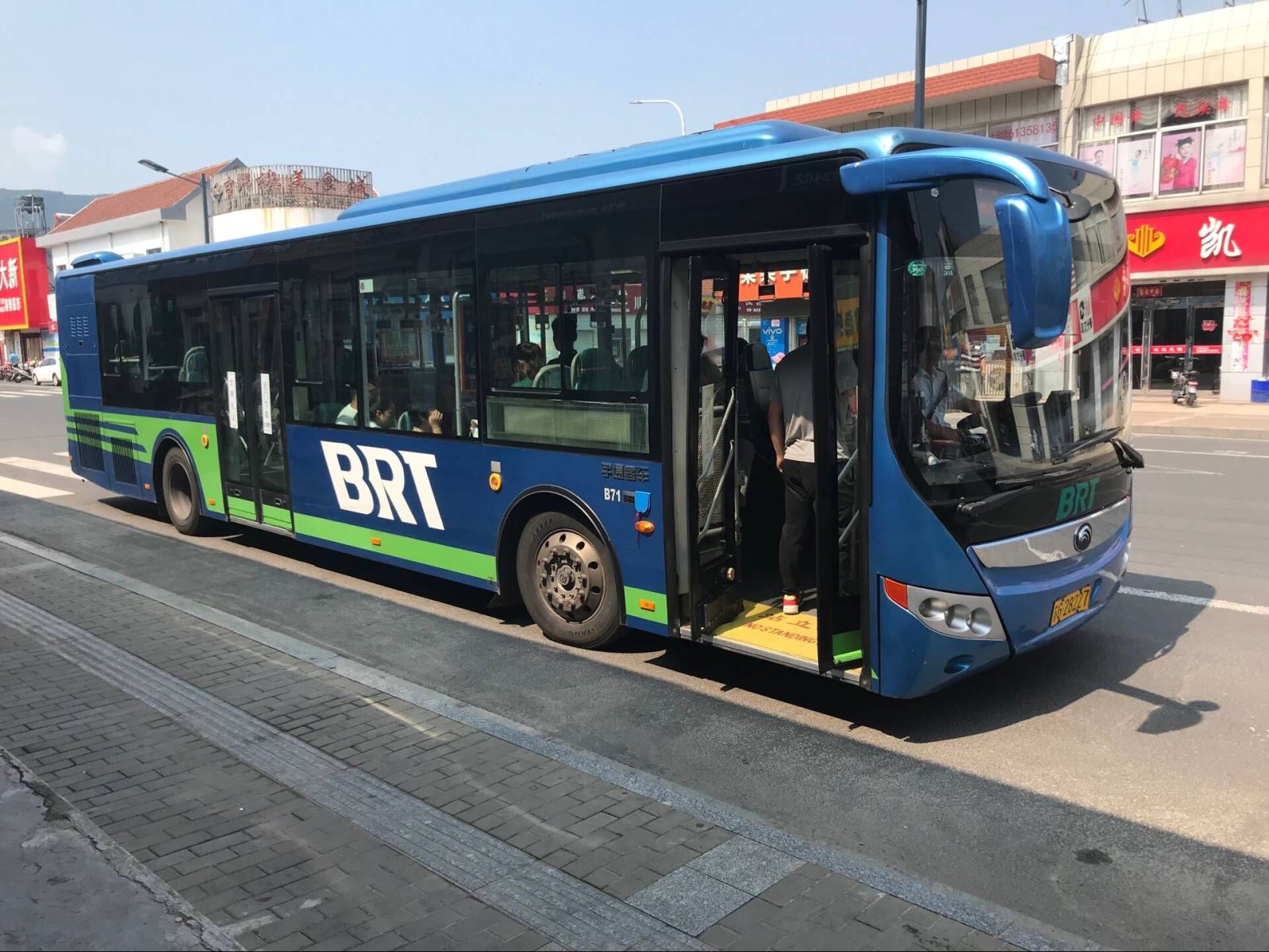 公交集团快速公司开展B12线客流调研