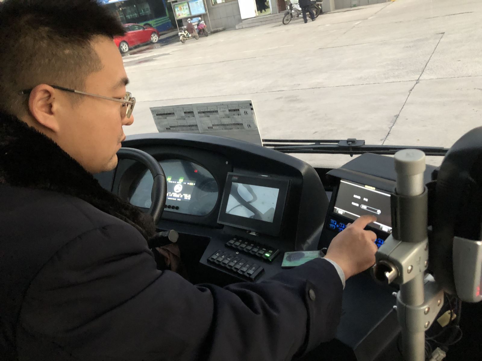 公交集团快速公司做好B3区间线开通前准备工作