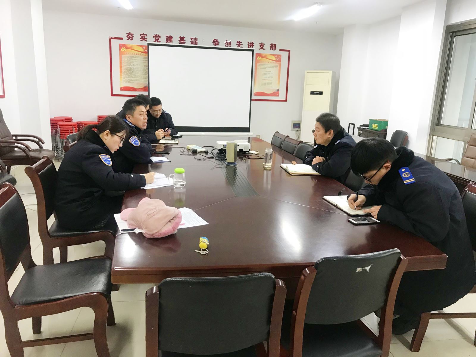 公交集团快速公交事业部召开运营生产会