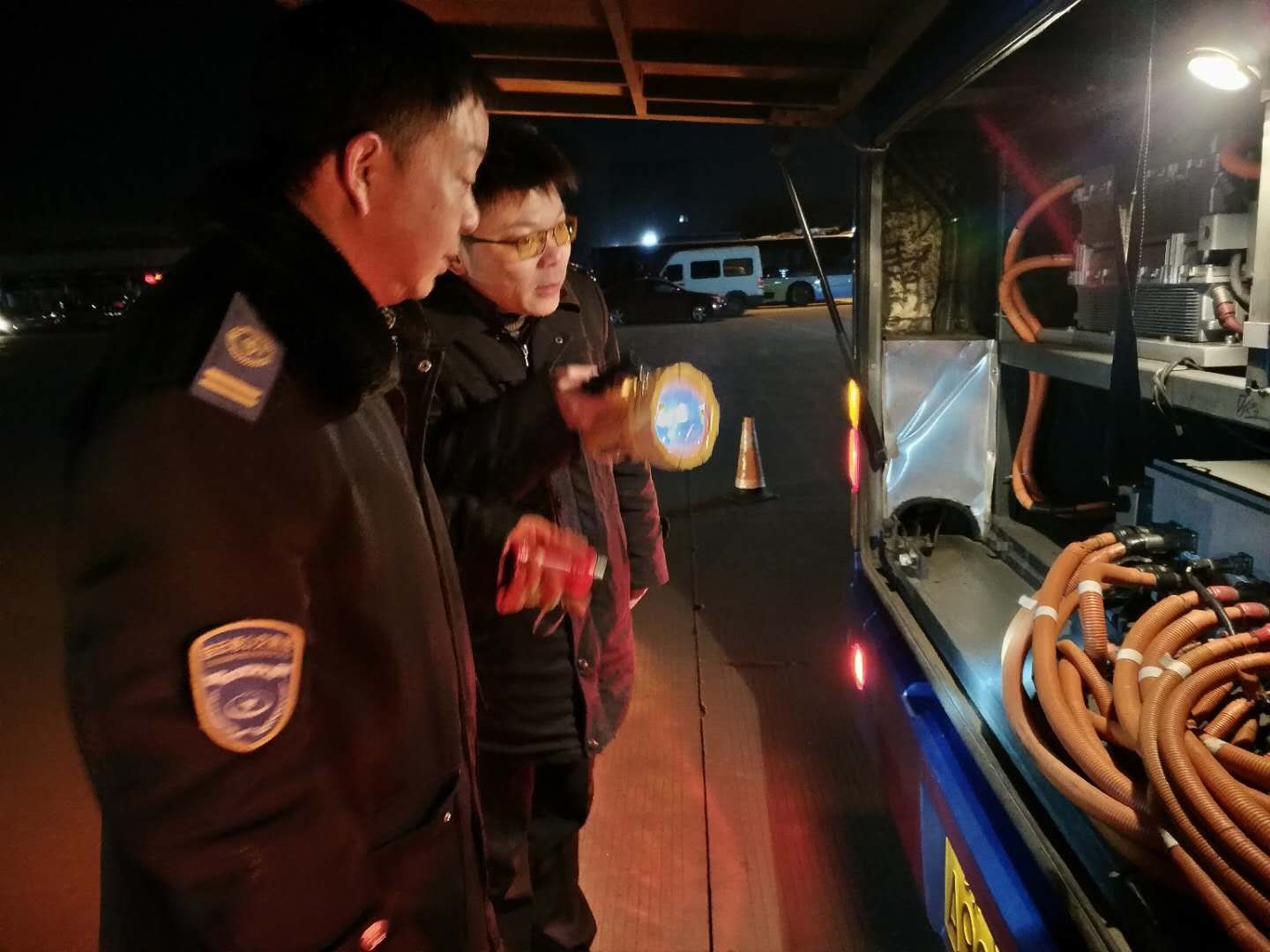 公交集团快速公交事业部开展冬季车辆专项检查工作