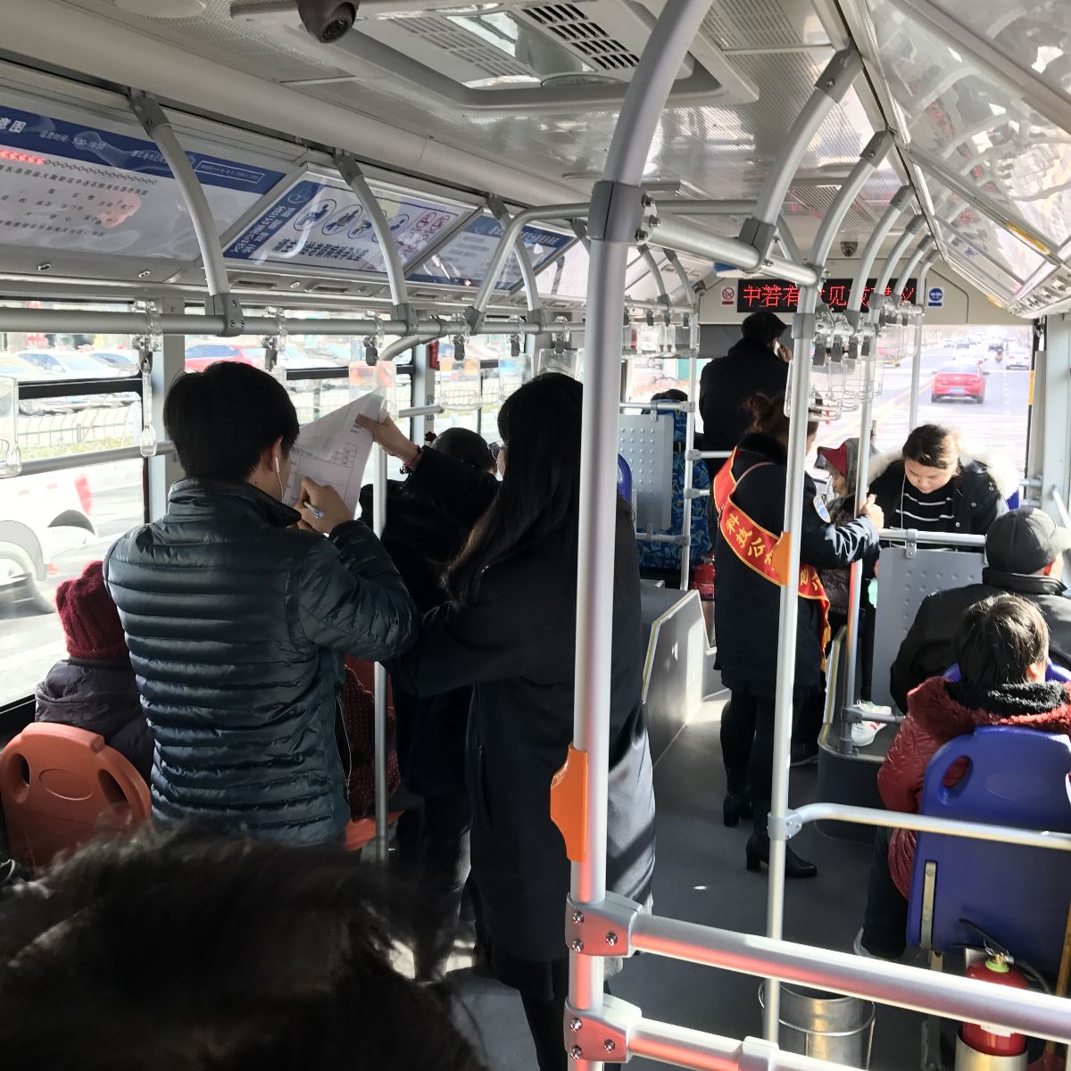 公交东部公司积极组织女工开展志愿服务活动