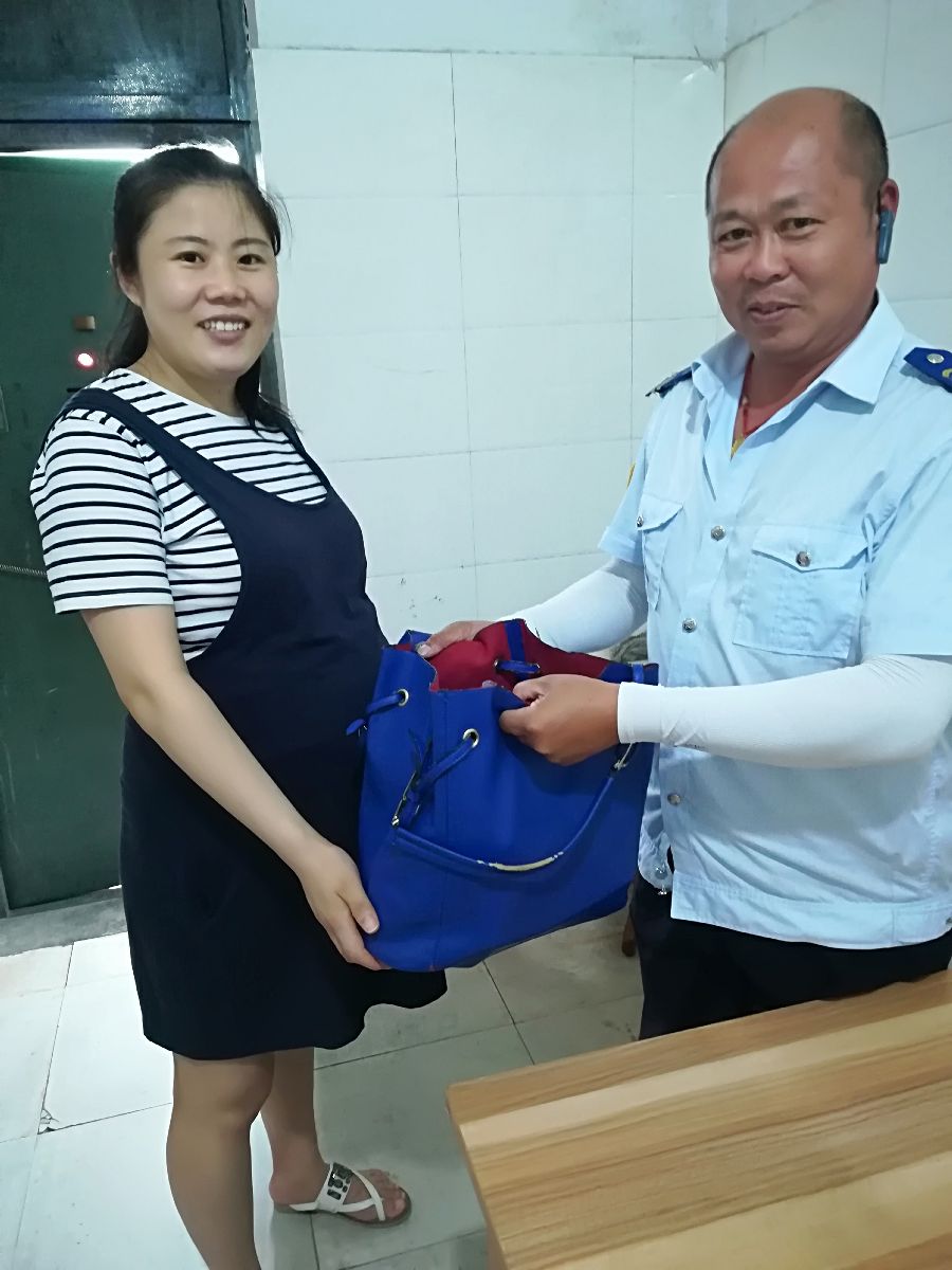 公交16路驾驶员帮助孕妇找回丢失的物品