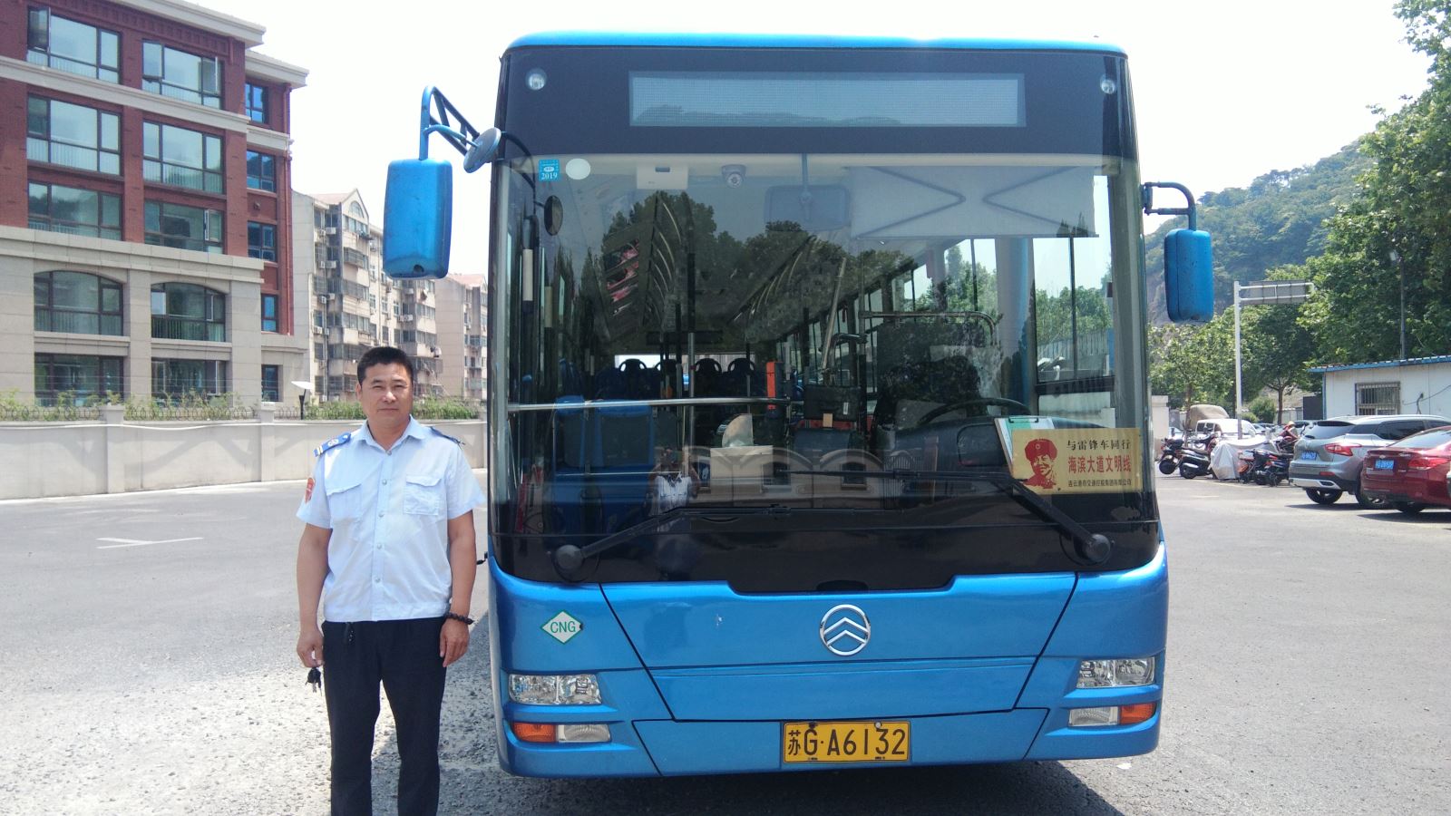 公交集团公交事业二部31路驾驶员张义连归还乘客丢失的手机受表扬