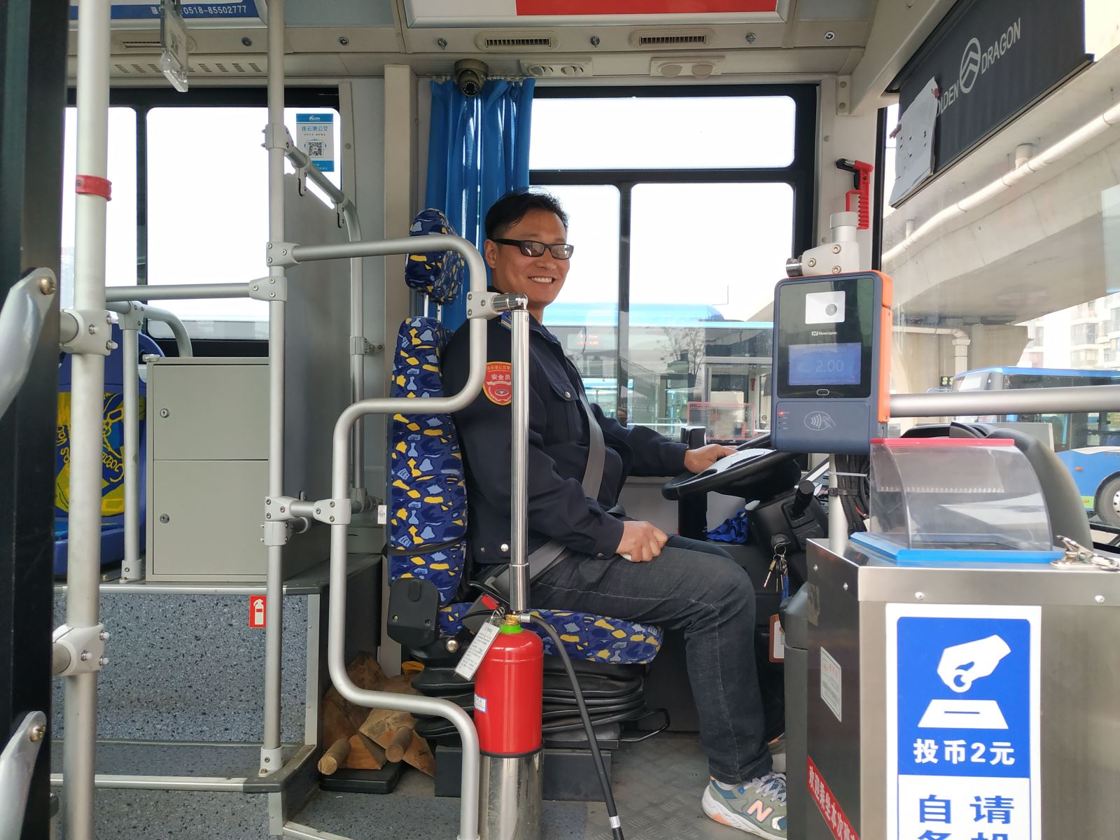 公交集团公交事业二部37路驾驶员胡刚及时归还乘客丢失的物品受表扬