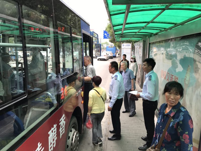 公交新浦公司开展创文实地点位标准化检查工作