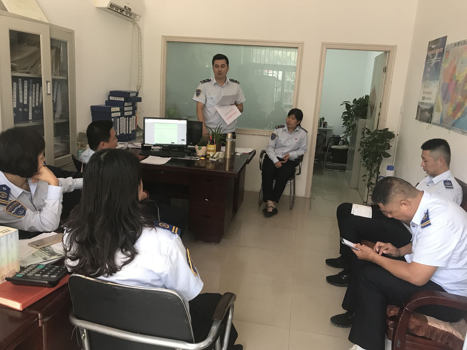 公交旅游公司召开“双节”旅游部署会议