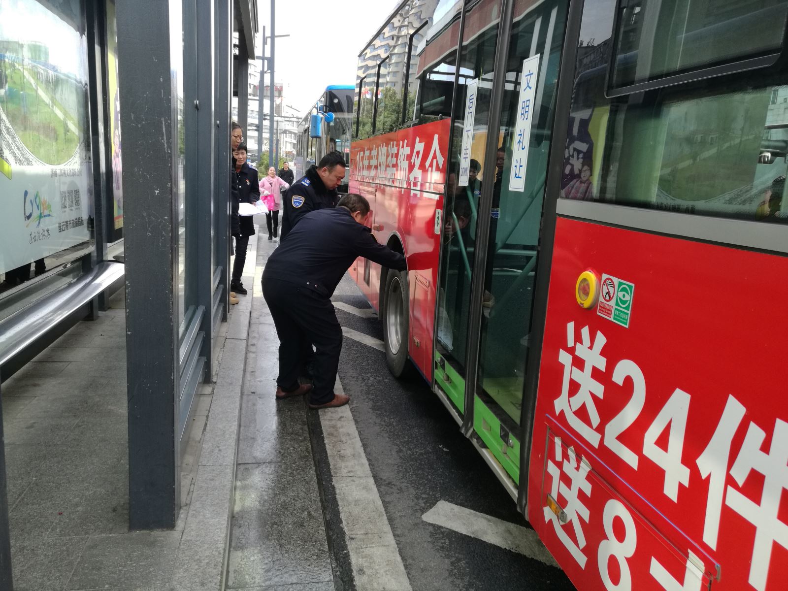 公交集团东部公司开展换季车辆机务大检查