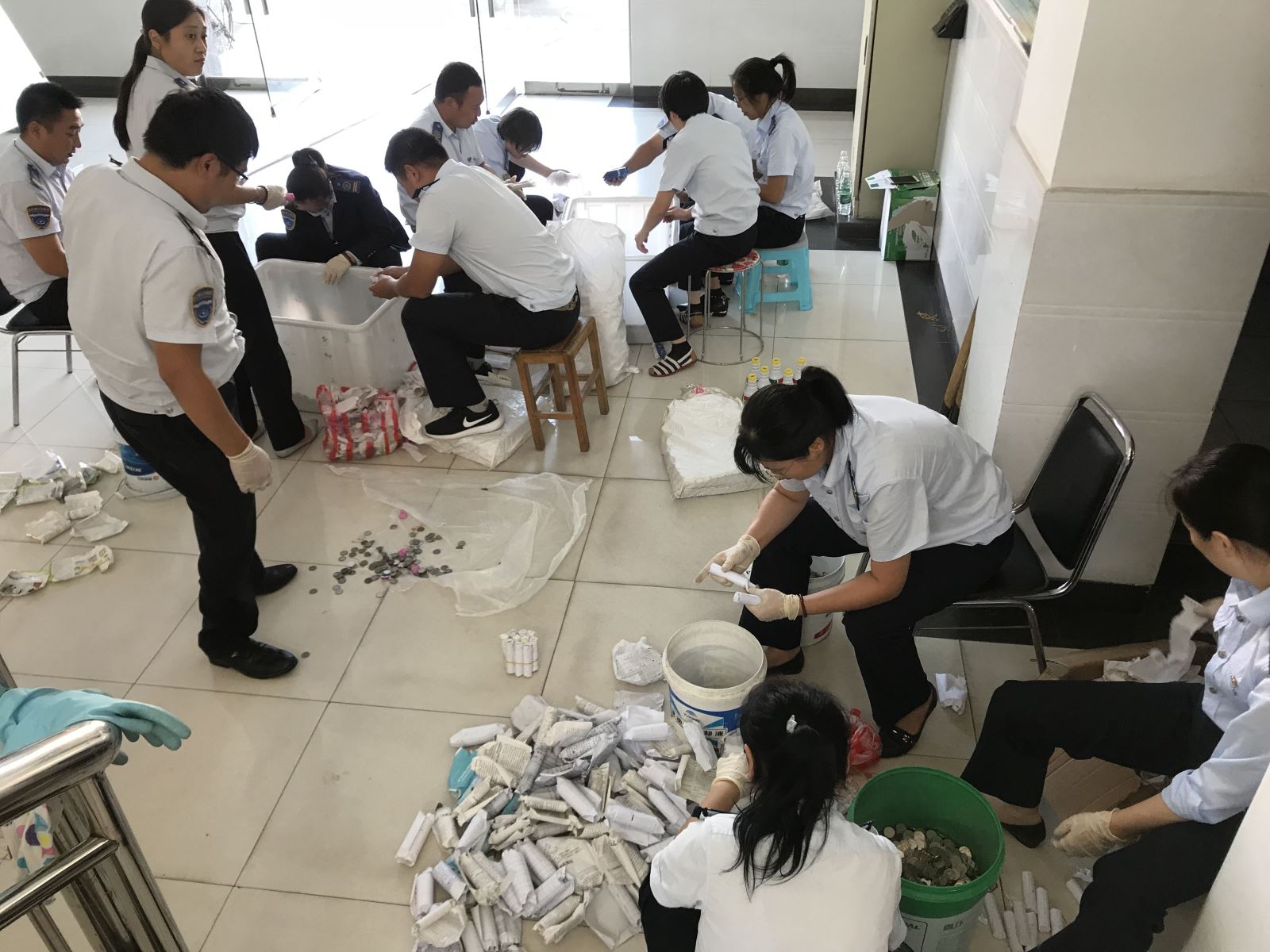 公交集团东部公司持续做好残币清洗兑换工作