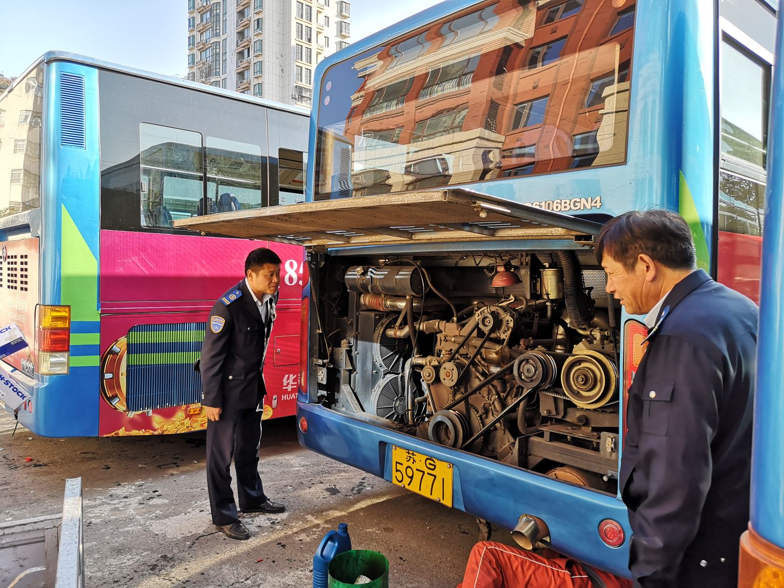 公交集团东部公司积极做好CNG、LNG车辆换季保养工作