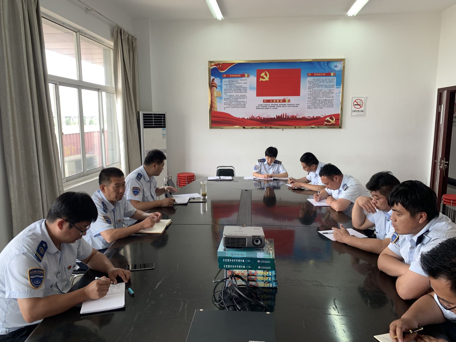 公交集团公交事业二部召开生产运营专题会议