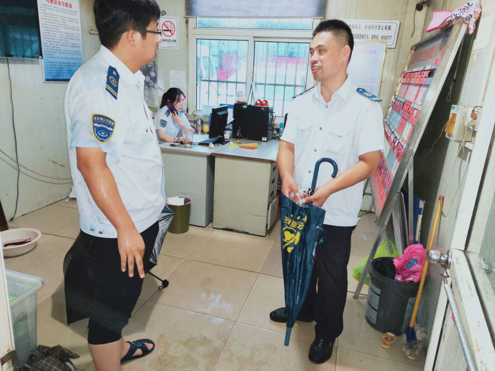 公交集团公交事业二部积极应对暴雨恶劣天气工作