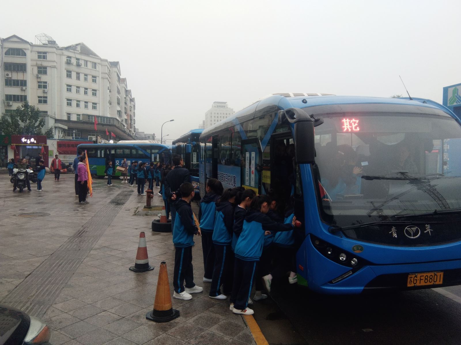 公交集团公交事业二部圆满完成连云港建国路小学定制公交运输保障工作