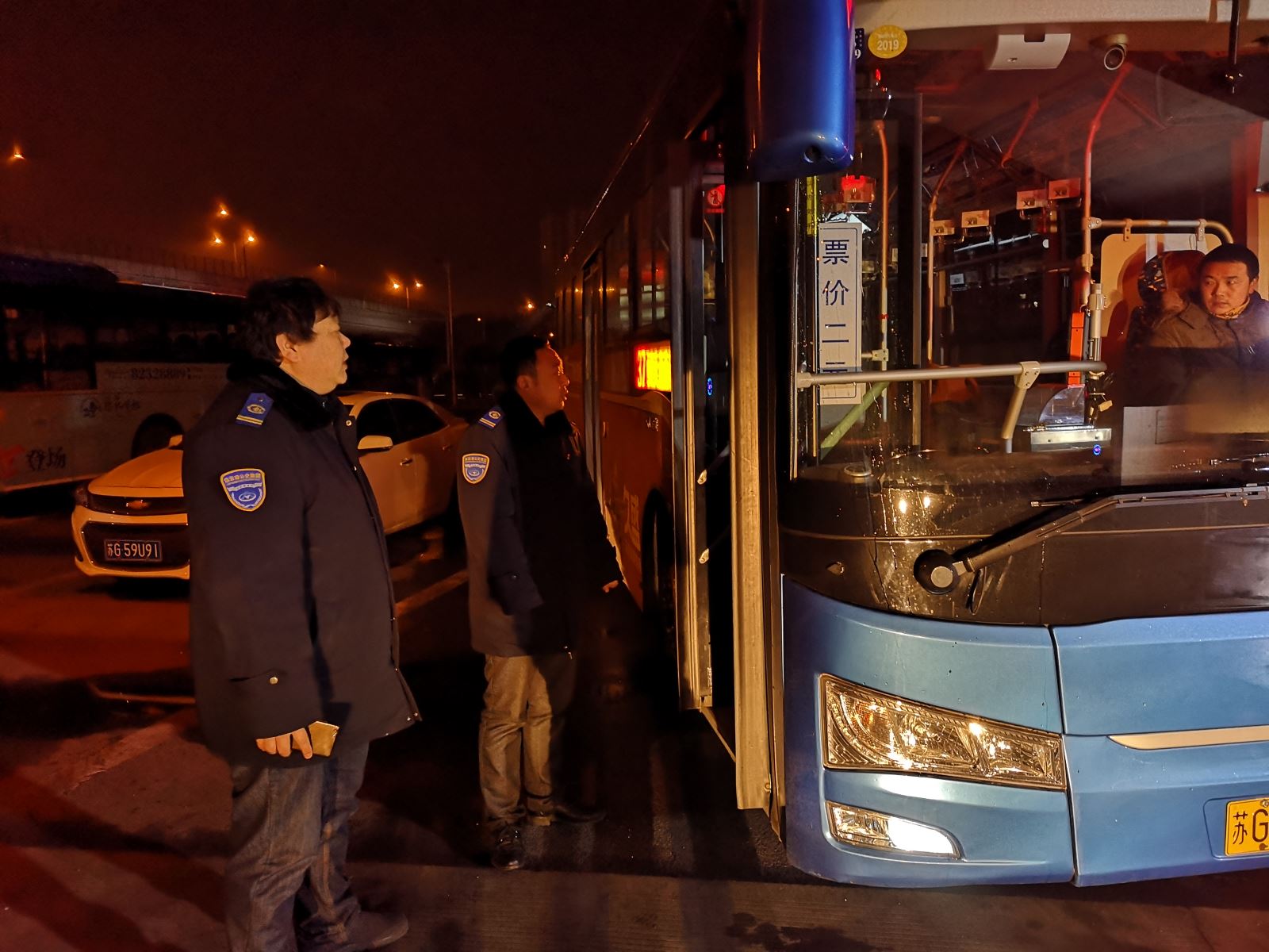 公交集团公交事业二部积极应对低温雨雪恶劣天气