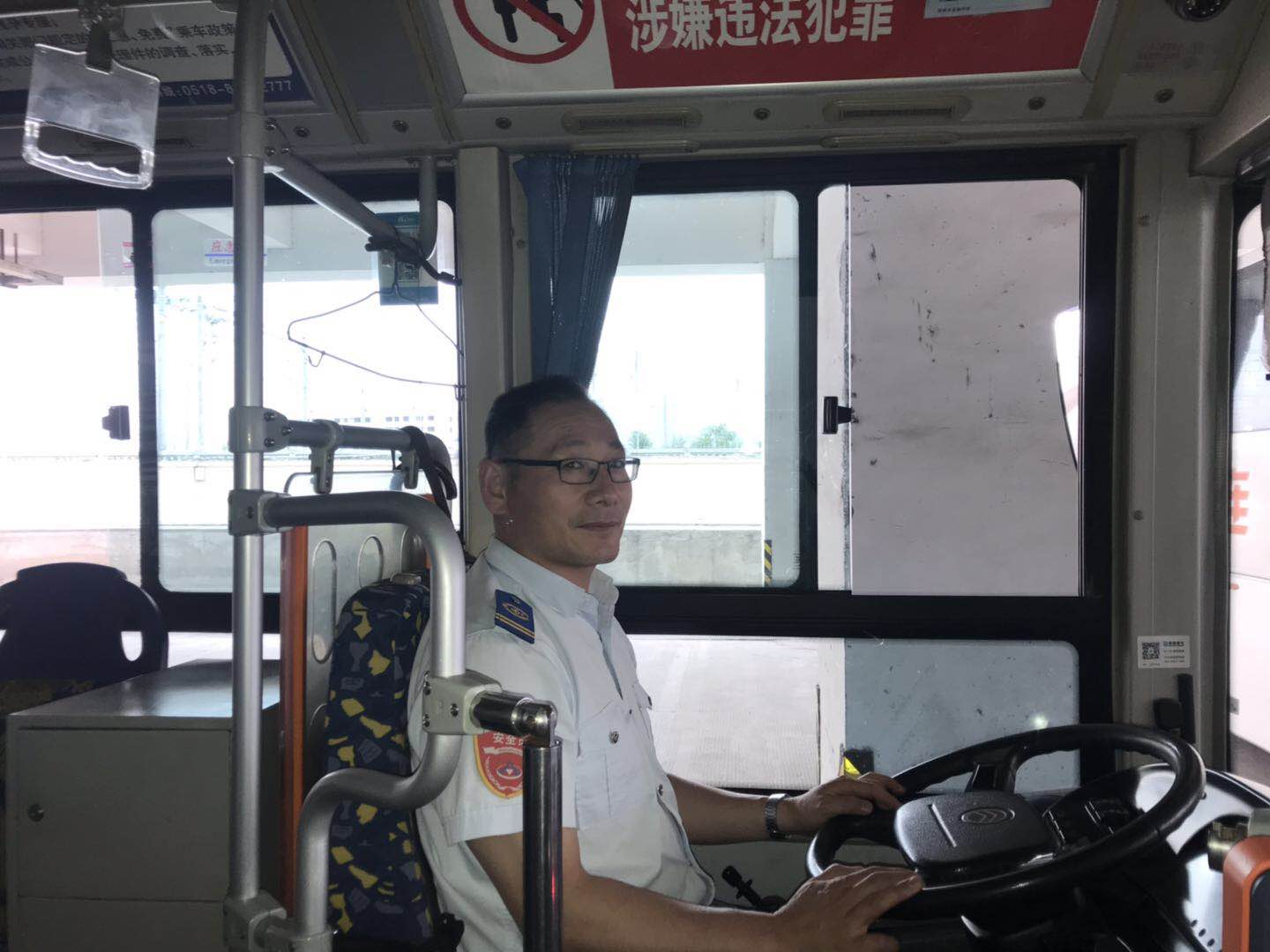 关爱老人 公交集团公交事业一部8路车驾驶员刘九文获乘客好评