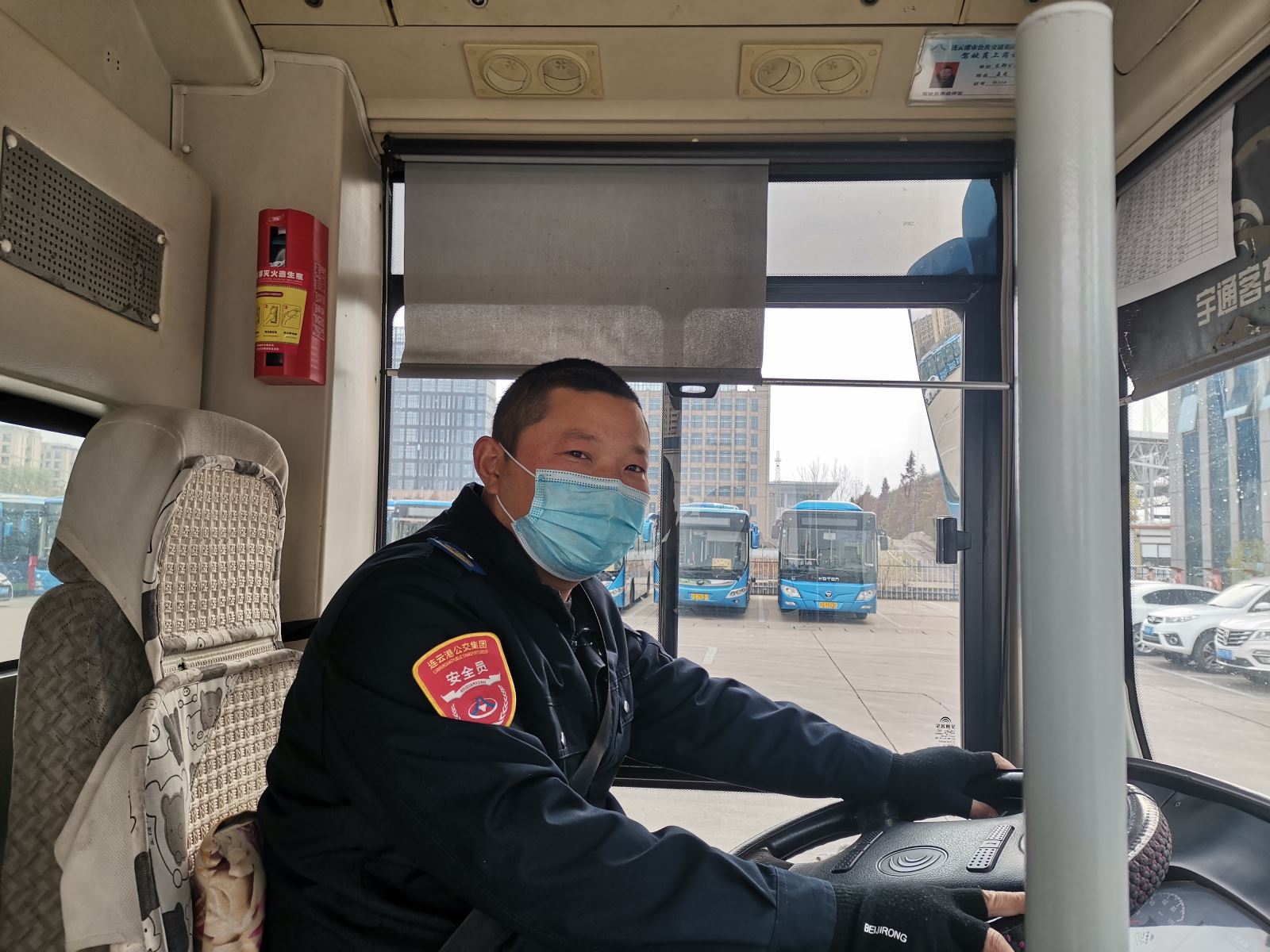 公交集团公交事业二部游3路驾驶员姜龙及时归还乘客丢失的手机