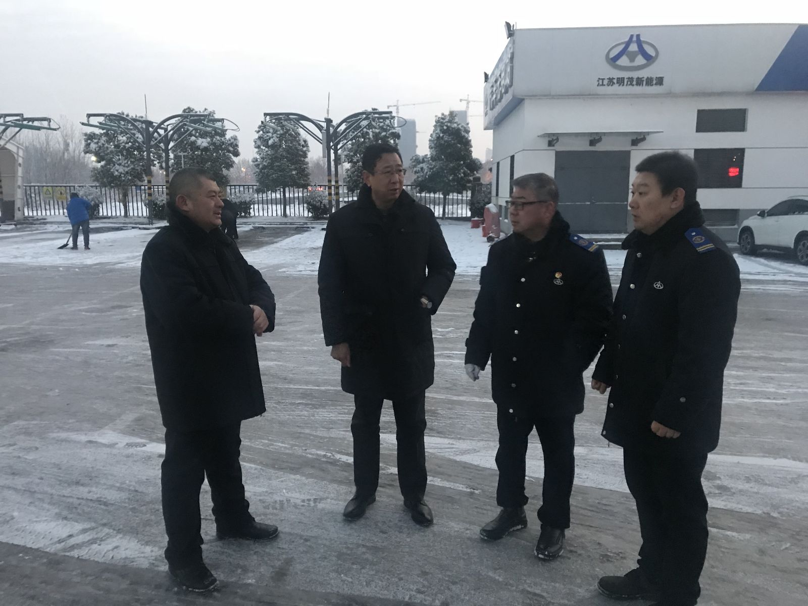 向风雪中的公交人致敬——暖心公交人 融化整个城