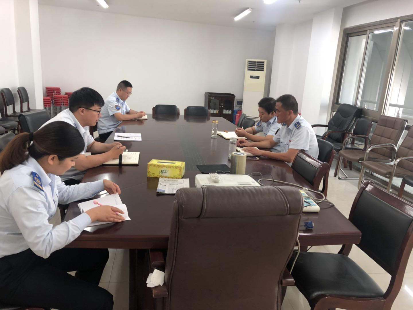 公交集团快速公司运营科开展月度工作分析会