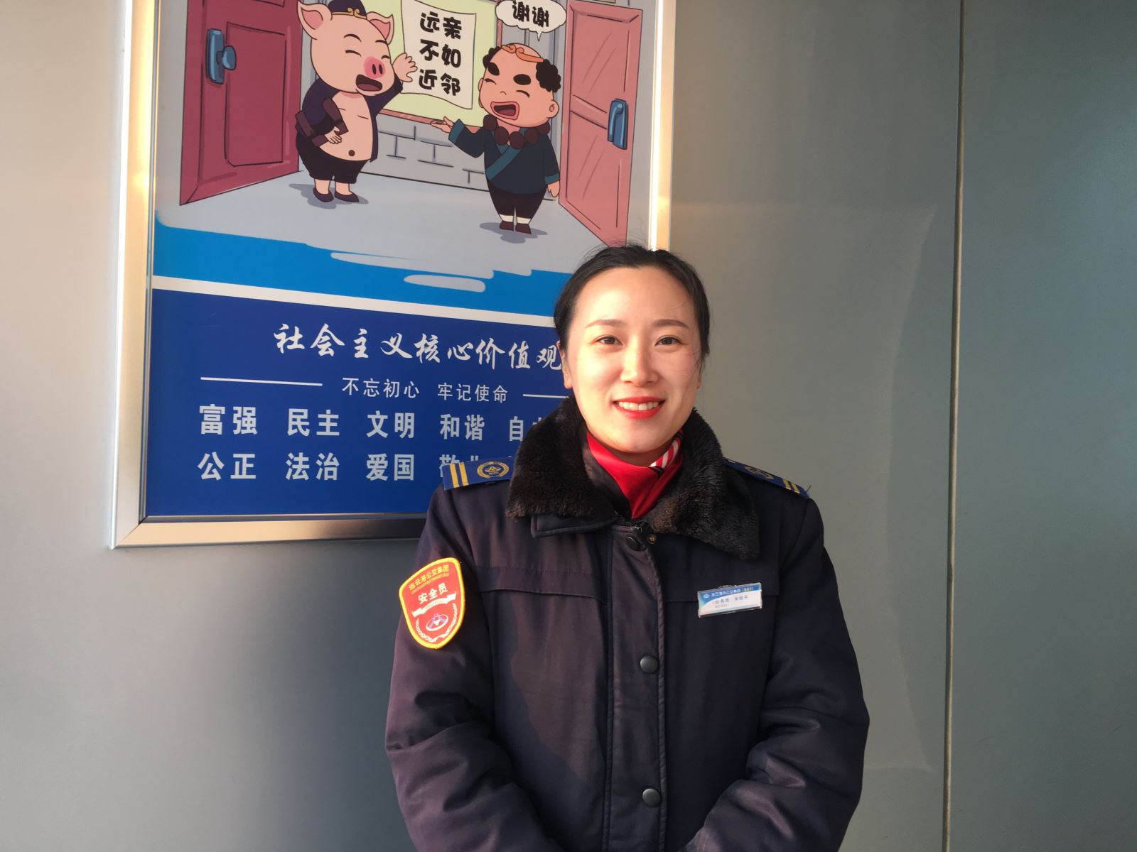 站务员热情服务  小小举动暖人心