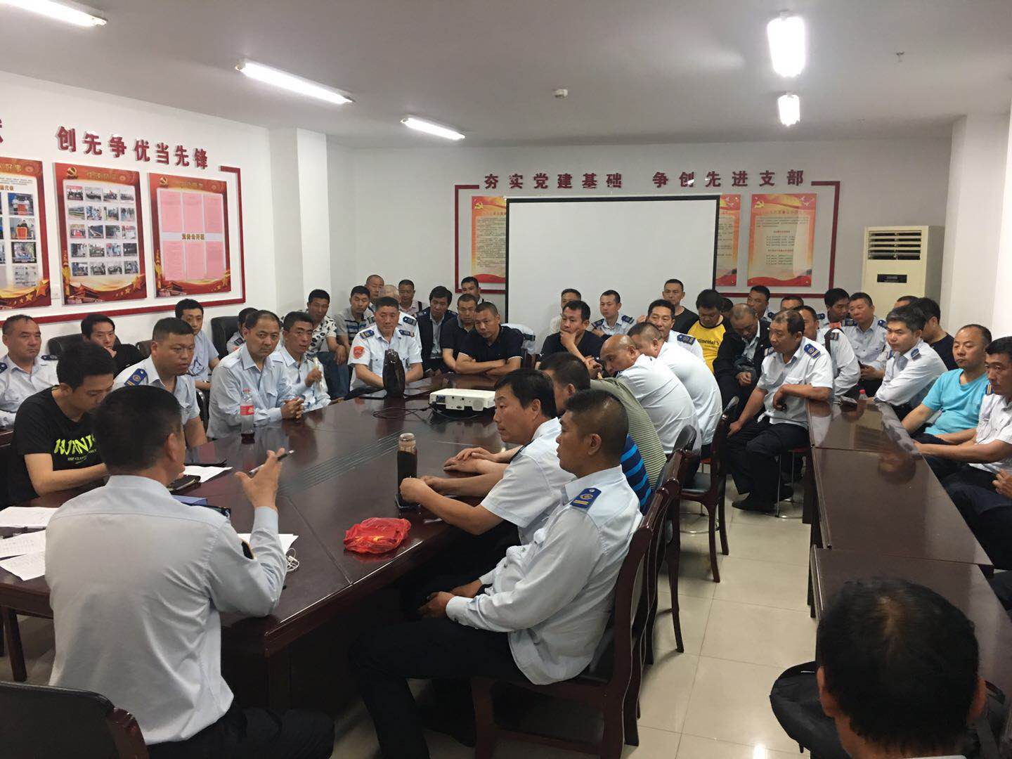 公交集团快速公交事业部做好中考期间交通运输服务保障