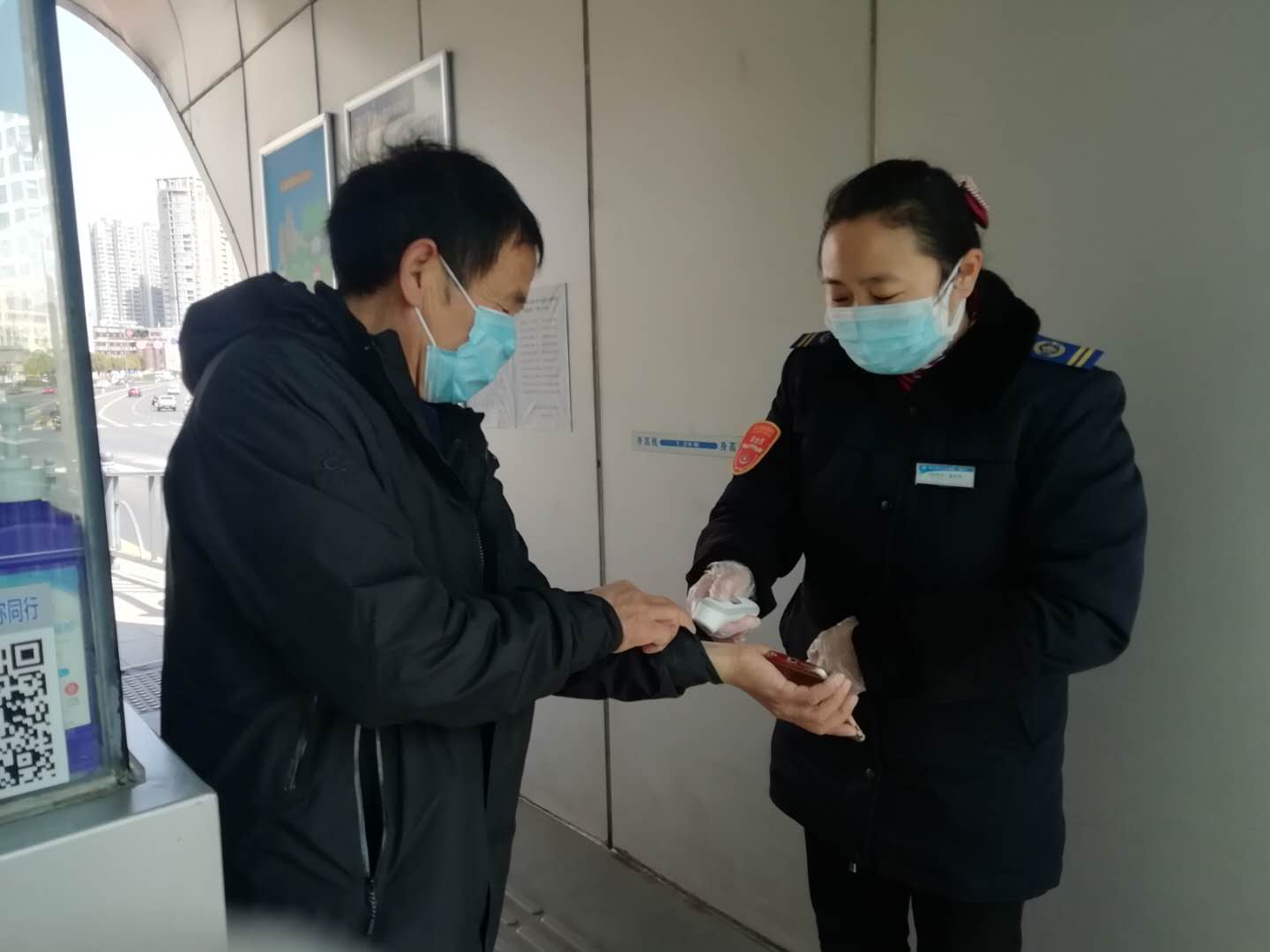 快速公交事业部站务员联手帮外地乘客 找回失物获感谢