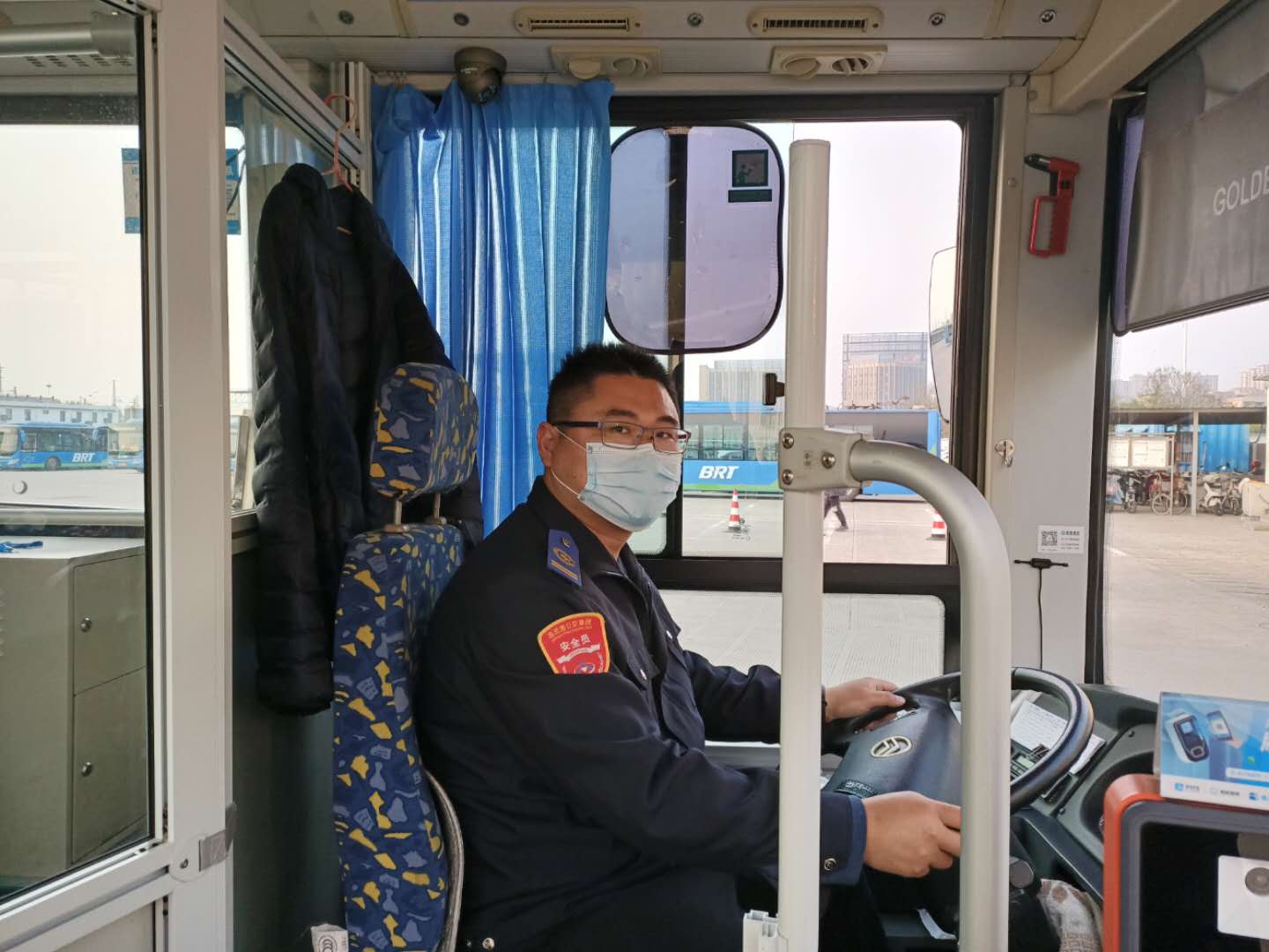 快速公交事业部驾驶员捡手机获感谢