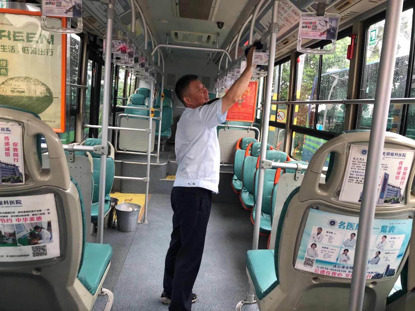 快速公交事业部驾驶员拾金不昧受表扬