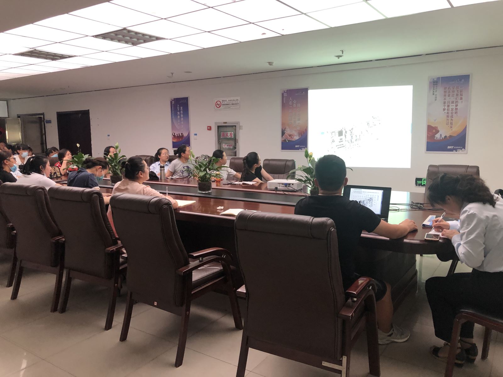 快速公交事业部对站务员开展新闸机使用方法专项培训