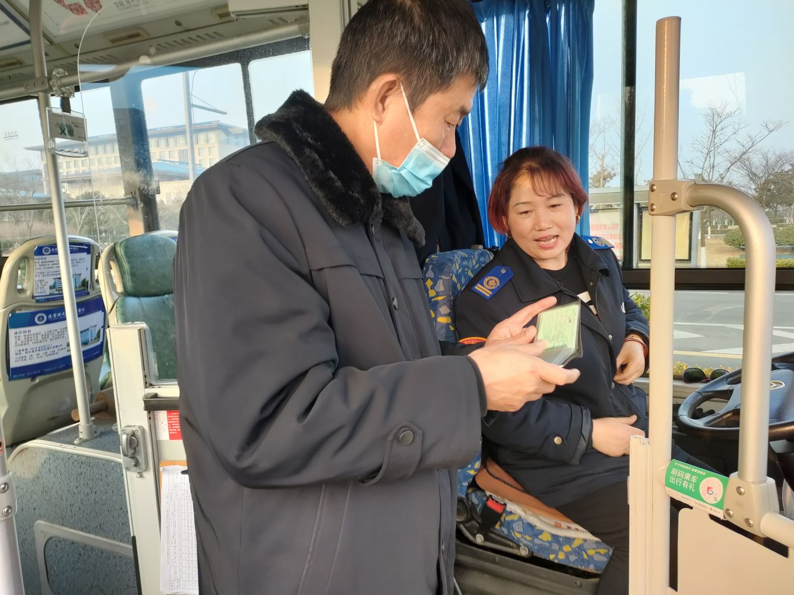 公交集团快速公交事业部 持续开展上路上线检查助力疫情防控工作