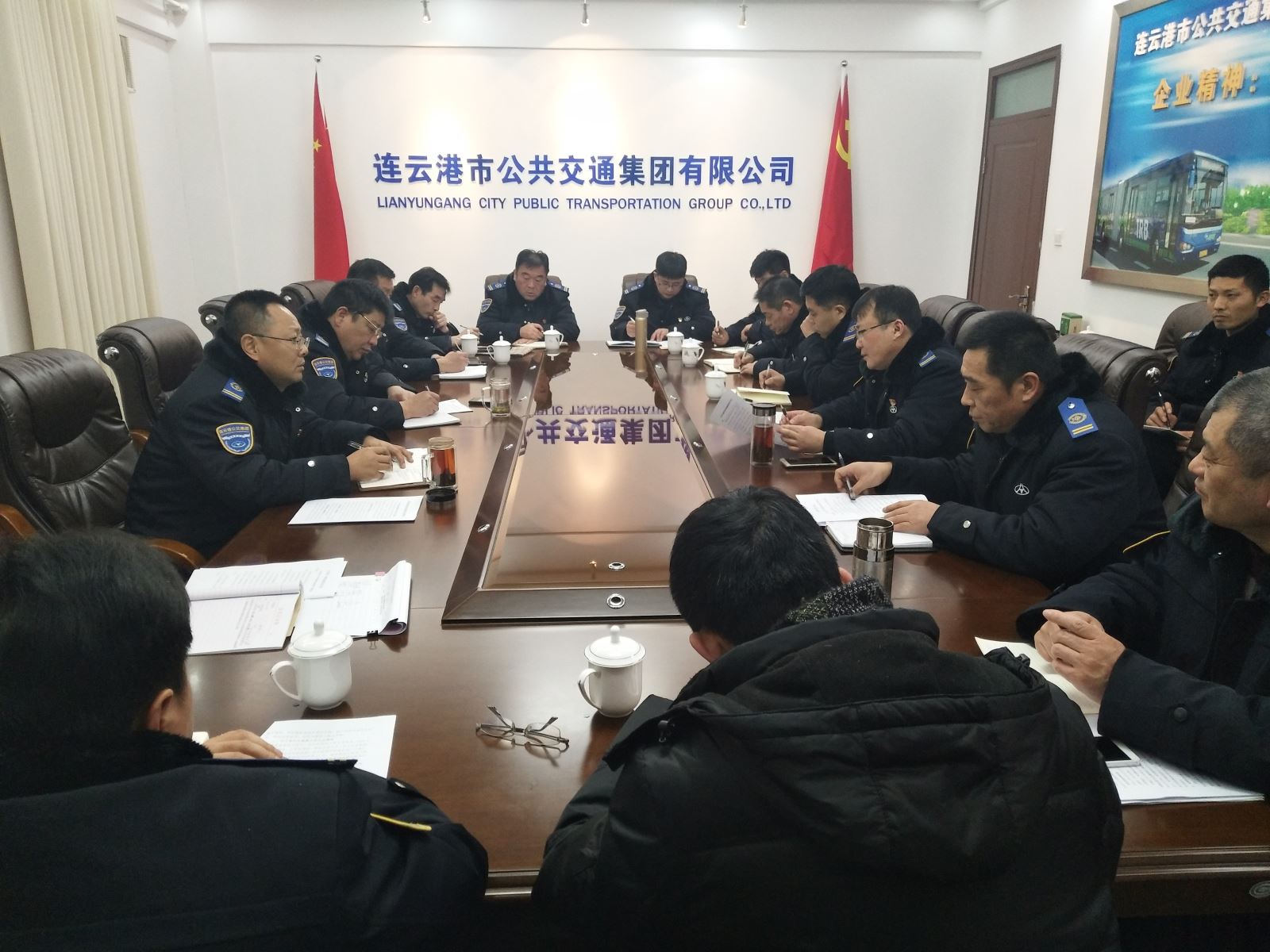 公交集团召开机务座谈会