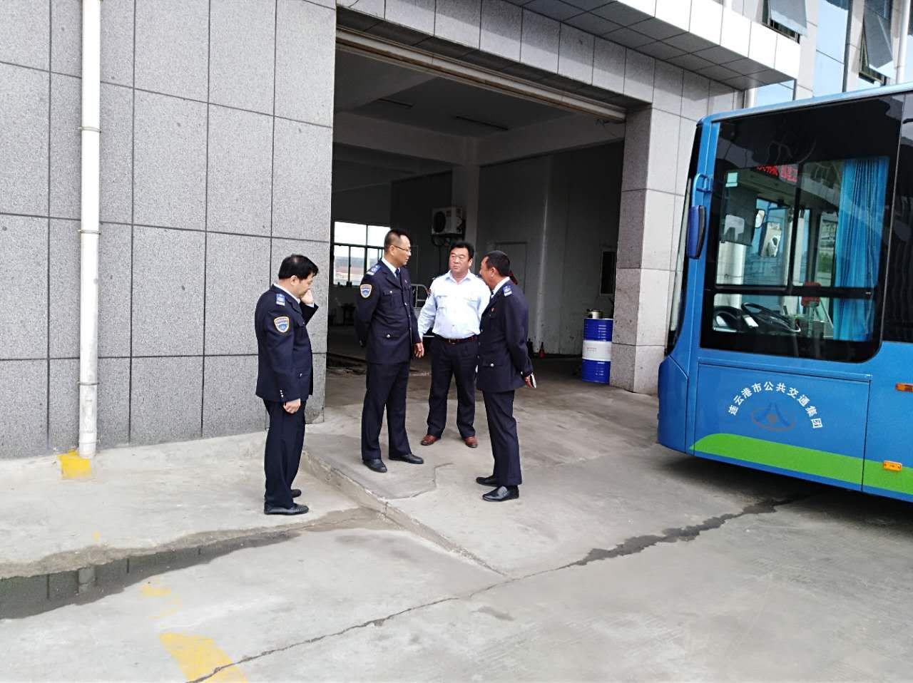 公交维修公司至东部维修分厂检查指导工作