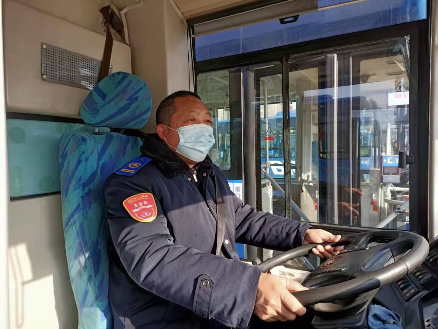 快速公交事业部驾驶员胡士洋归还乘客丢失的手机获感谢