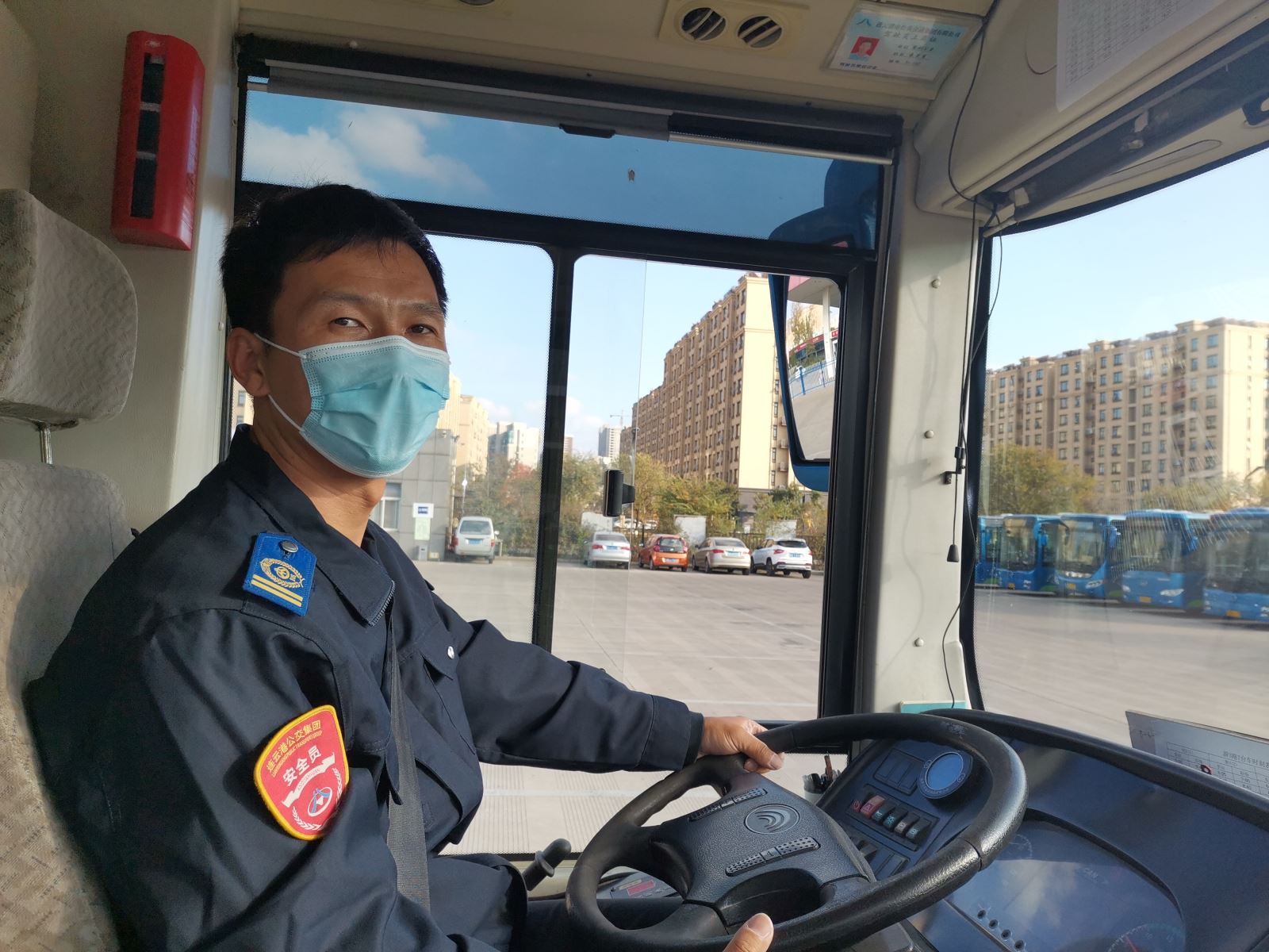 公交集团公交事业二部游3路驾驶员袁贵月及时归还乘客丢失的物品