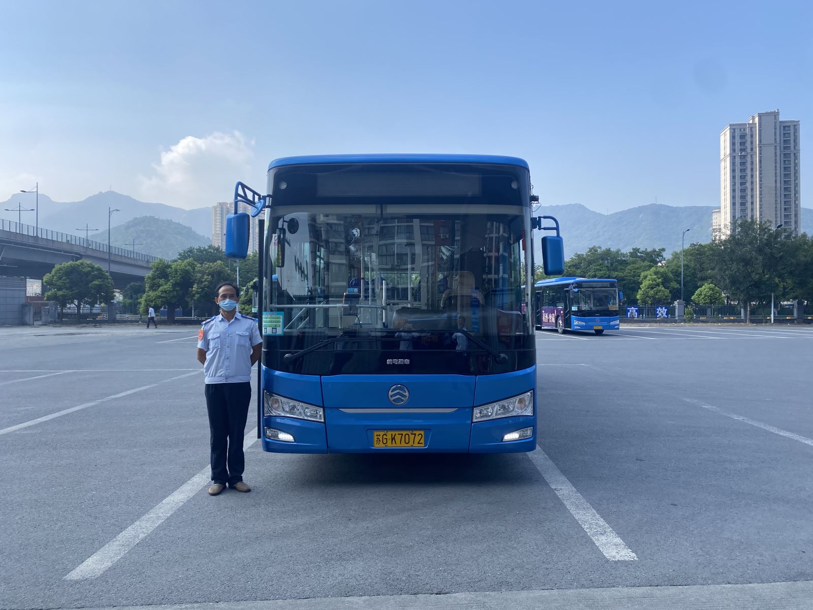 公交集团公交事业二部游5路驾驶员郝卫忠及时归还乘客丢失的手机